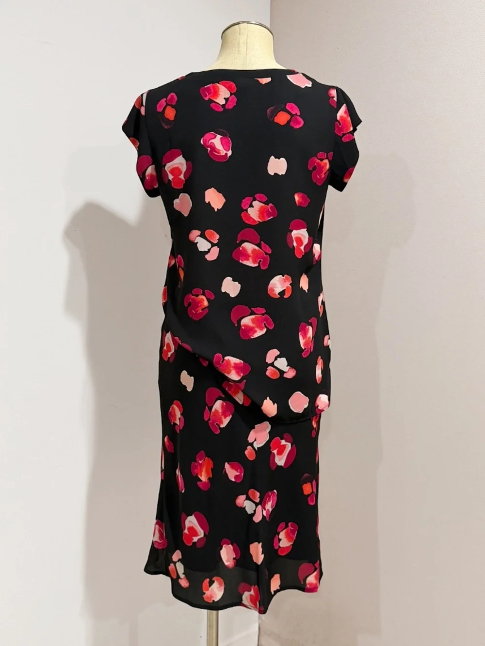 Cabi Women's 2 Piece Set Black Pink Floral V-Neck Top & Ruched Midi Skirt Size S